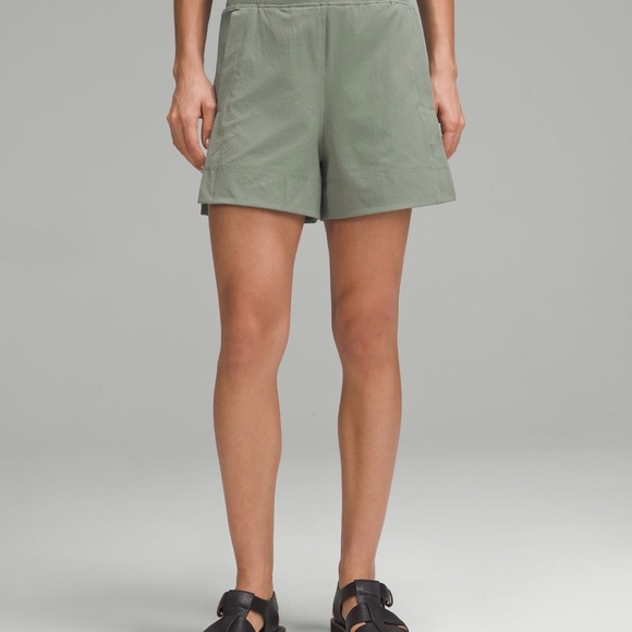 Lululemon stretch woven relaxed kelly green Athletic Shorts - Picture 6 of 9